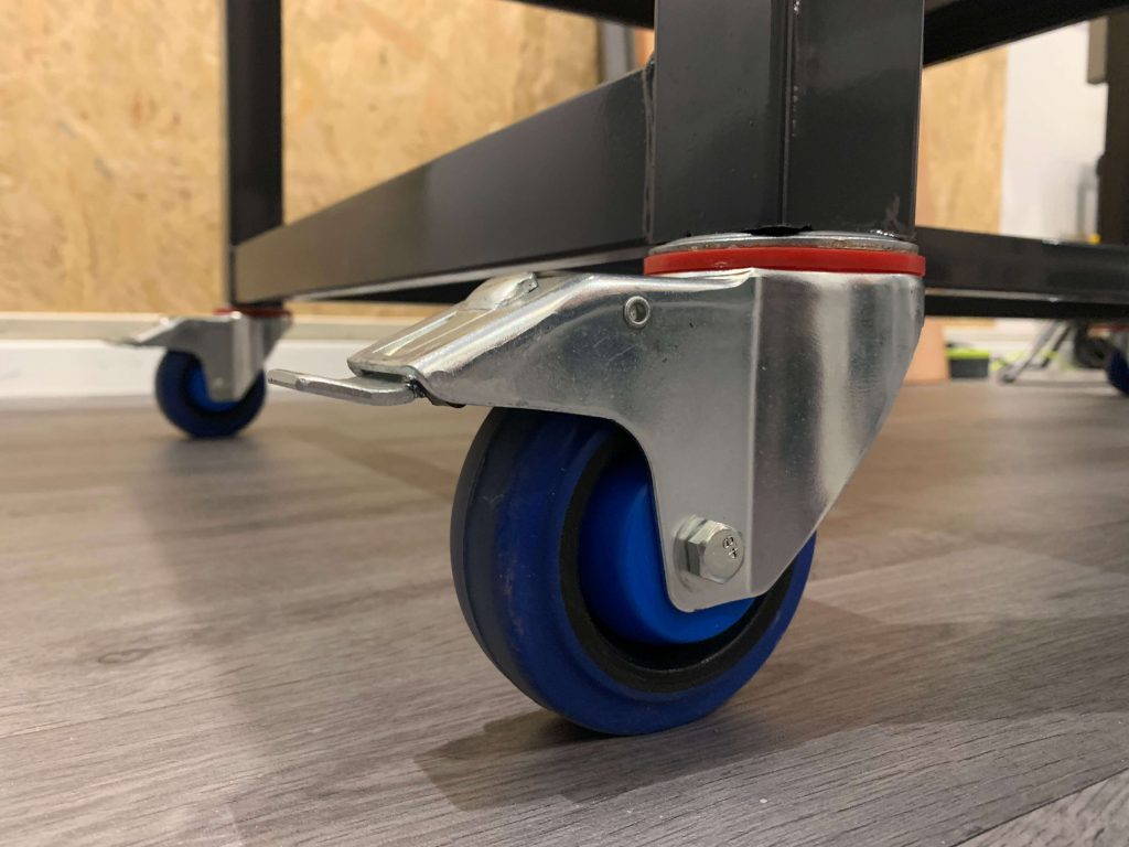 mobile heavy-duty workbenches castors